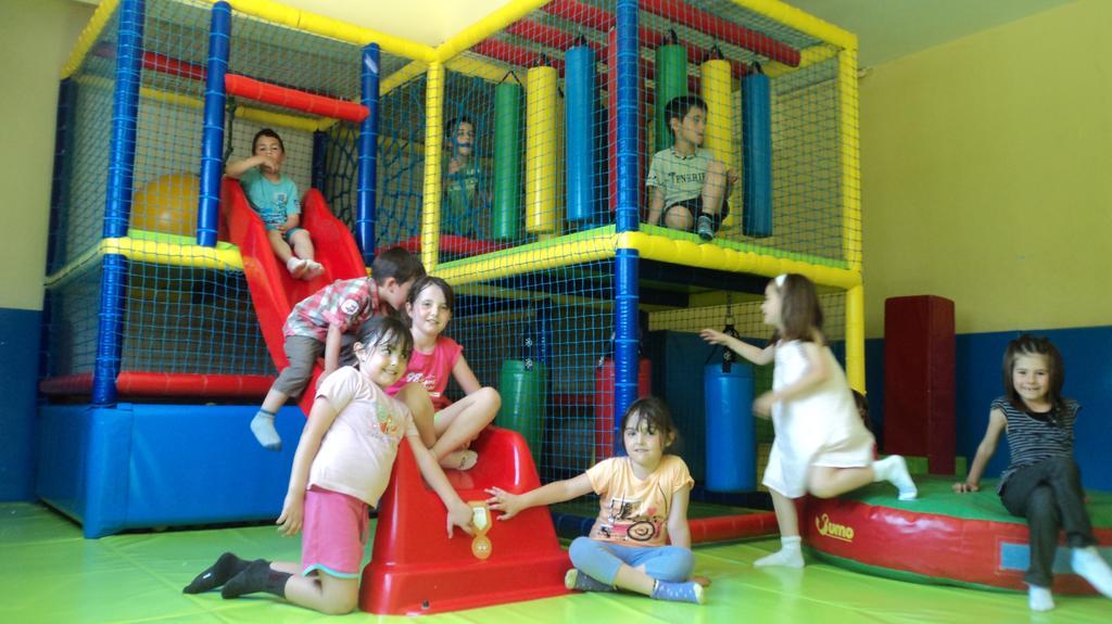 Bungalows - Camping El Solsones Solsona Zewnętrze zdjęcie